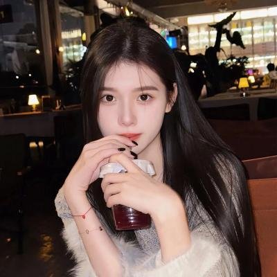 戴红头巾的女孩